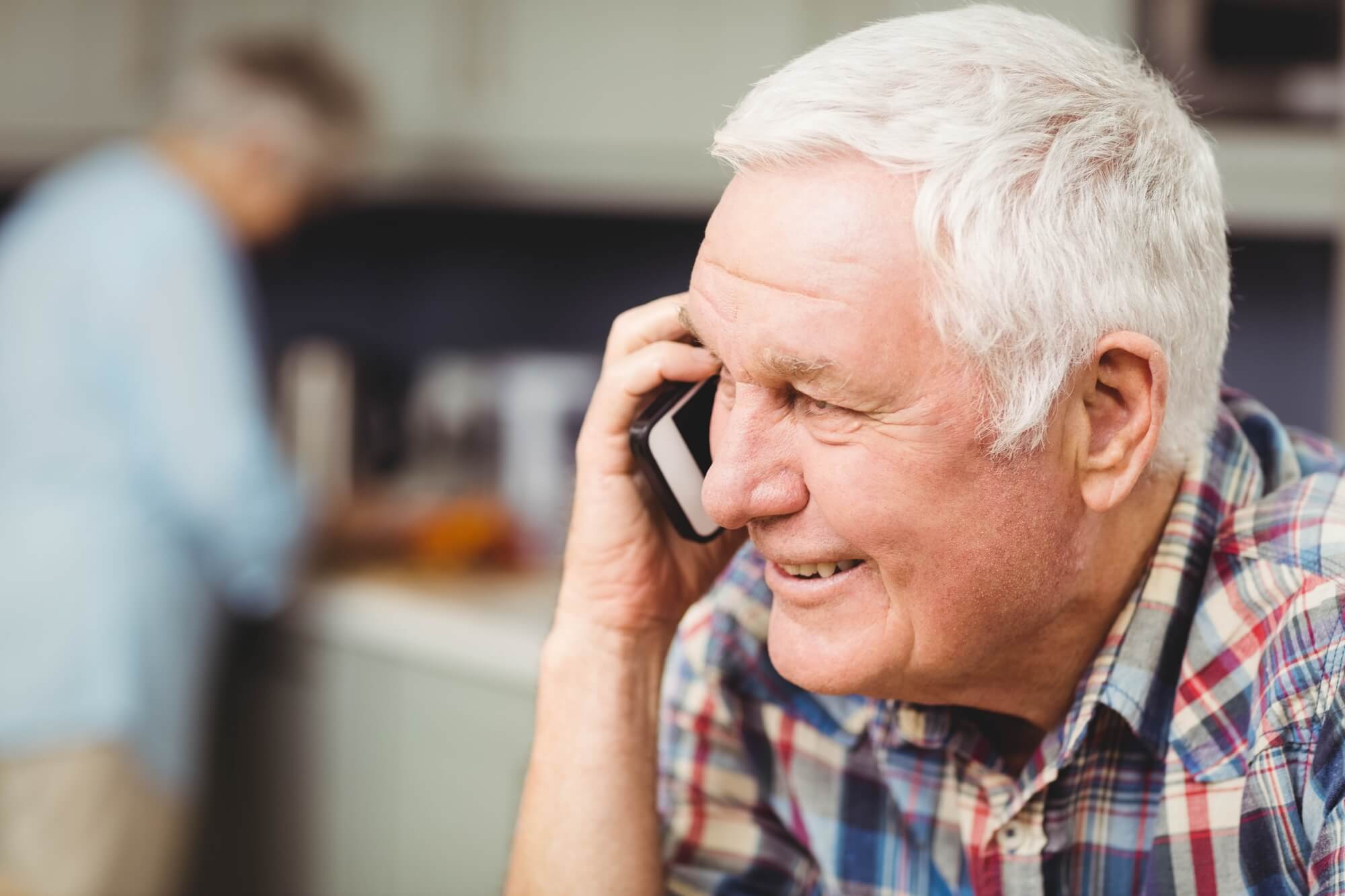 Title Senior_man_phoning